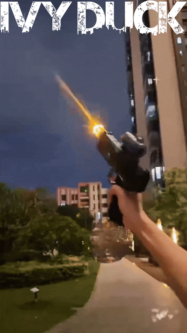 BlazeBlaster™ Fully Automatic Water Pistol with Realistic Flame Effect - IVY DUCK